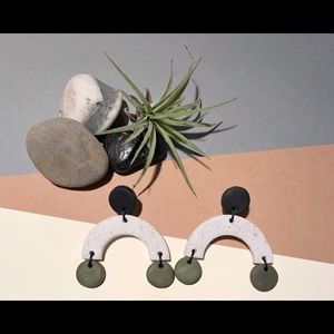 Cute-as arch dangle earrings!